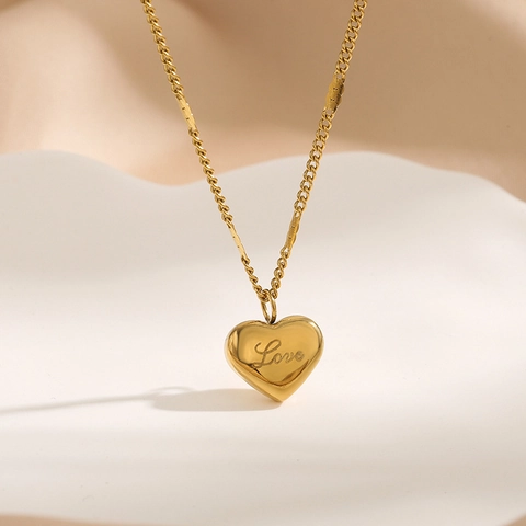 Stainless Steel Heart Pendant Necklace Engraved With Love Gold Silver Tone Clavicle Chain For Women Fashion Jewelry Gift
