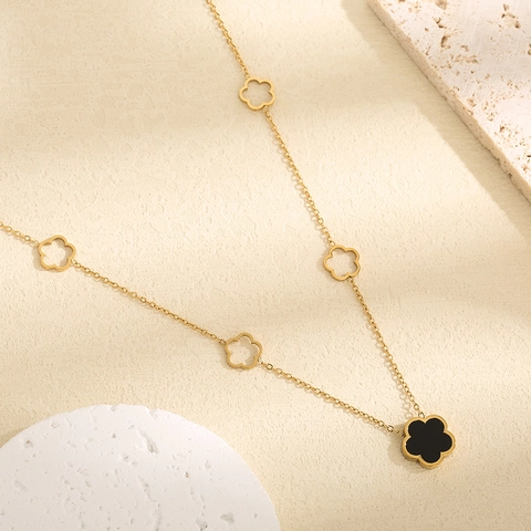Titanium Steel Gold Plated Five Petal Flower Necklace For Women Sweet White Black Mother Of Artificial Pearl Shell Flower Clavicle Chain