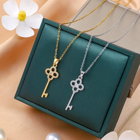 Luxury Clover Key Pendant Necklace For Women Zirconia Inlaid Alloy Gold Silver Plated Chain Necklace Fashion Jewelry
