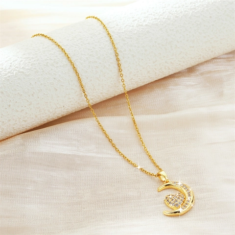 Elegant Moon Heart Pendant Necklace Gold Plated Copper Zirconia Titanium Steel Chain Jewelry Women Luxury Necklaces