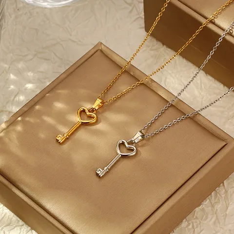 Heart Key Pendant Necklace Stainless Steel 18K Gold Plated Retro Versatile Fashion Jewelry For Women Girls