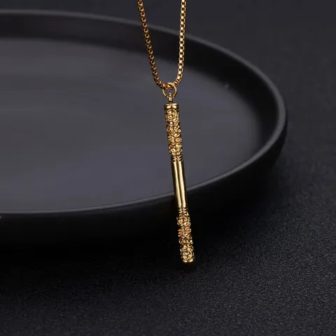Collier Pendentif Bâton du Roi Singe en Cuivre et Acier Inoxydable Style Chinois Sun Wukong Bijoux Gravés pour Hommes Femmes Cadeau