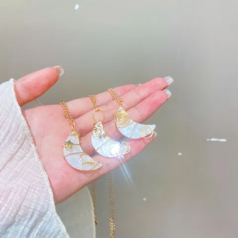 Collar con Colgante de Media Luna Envuelto en Alambre Hecho a Mano para Mujer Aleación Acrílico Cadena de Oro Bohemio Estrella Corazón Flor Joyería