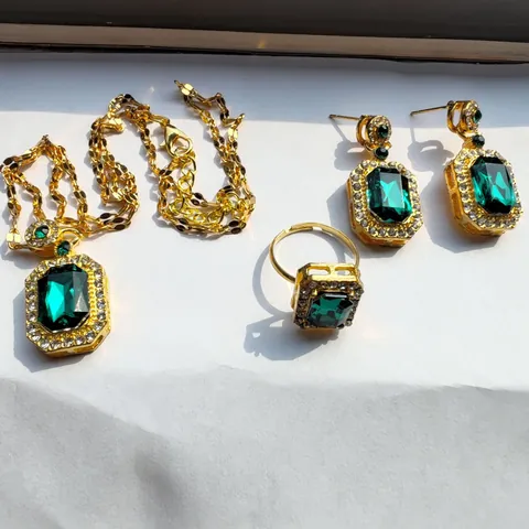 Vintage Alloy Emerald Green Zirconia Jewelry Set Necklace Earrings Ring For Women Luxury Elegant Party Jewelry Set