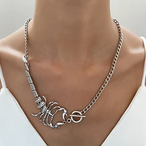 Vintage Punk Scorpion Pendant Necklace For Women Alloy Rhinestone Animal Design Chunky Chain Gothic Jewelry Gold Silver Toned