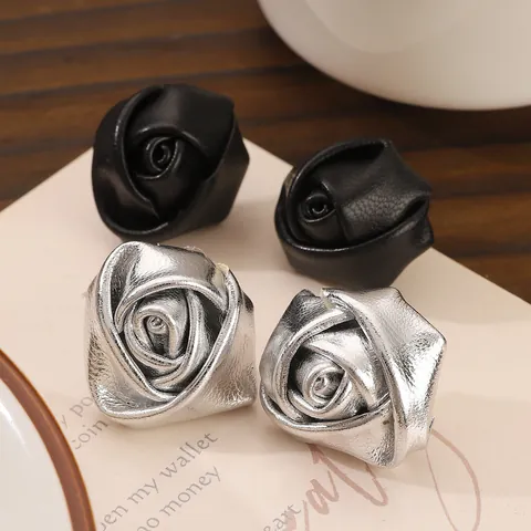 Vintage 3D PU Leather Rose Stud Earrings Choker Necklace For Women Sweet Botanical Floral Fashion Jewelry Accessory Gift