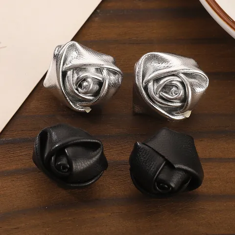 Vintage 3D PU Leather Rose Stud Earrings Choker Necklace For Women Sweet Botanical Floral Fashion Jewelry Accessory Gift