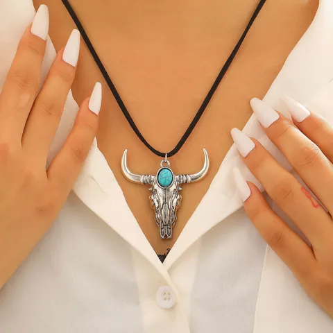 Western Cowboy Bull Head Skull Cross Pendant Necklace Retro Ethnic Bohemian Alloy Artificial Turquoise Cord Necklace For Women Jewelry