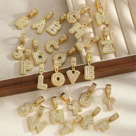 Collana con Ciondolo a Lettera Iniziale in Rame Placcato Oro 18K Zirconia Baguette Gioielli Hip Hop Iced Out Personalizzati Uomo Donna