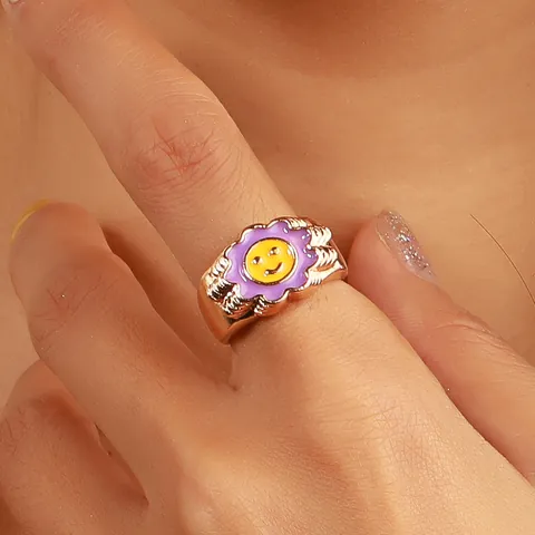 Anillo de Aleación Chapado en Oro de Moda Con Cara Sonriente de Esmalte Colorido Corazón Flor Nube Estrella Anillo Geométrico Mujer