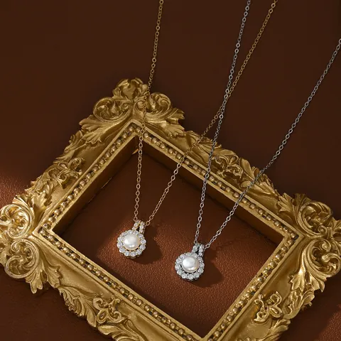 Collier Pendentif Élégant en Cuivre Perle d'Eau Douce Serti Micro Zirconium Halo Chaîne Clavicule Bijoux Plaqué Or Argent Femme