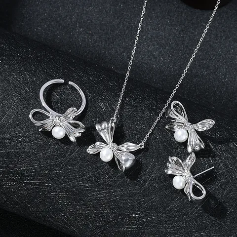Set di Gioielli Eleganti con Fiocco in Rame Placcato Oro Vero Perla Artificial Zirconia Collana Orecchini Set di Anelli Aperti Regolabili Donna