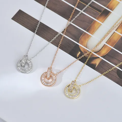 Collana con Pendente a Doppi Cerchi Intrecciati in Zirconia Placcata in Oro Zecchino Rame Catena a Girocollo Gioielli Donna
