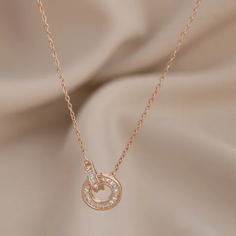 Collana con Pendente a Doppi Cerchi Intrecciati in Zirconia Placcata in Oro Zecchino Rame Catena a Girocollo Gioielli Donna