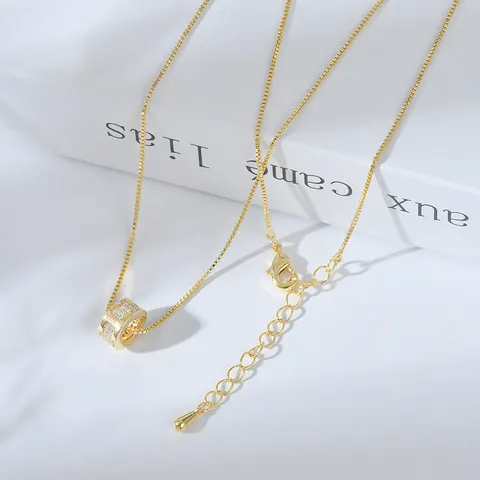 Collana con Pendente in Rame e Acciaio Inossidabile con Zirconia per Donna Placcata Oro Tripli Anelli Farfalla Stella Luna