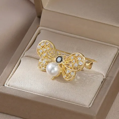Elegante Broche de Mariposa con Lazo para Mujer Cobre Chapado en Oro Circonia Perla Artificial Broche Calado para Abrigo Traje