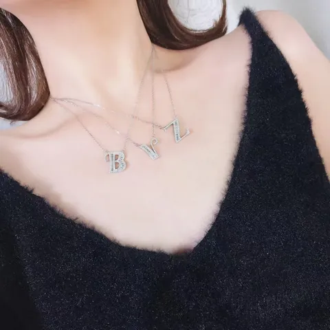 Collana con Ciondolo a Lettera Iniziale in Rame e Zirconia Personalizzata per Donna Gioielli con Alfabeto Tonalità Argento