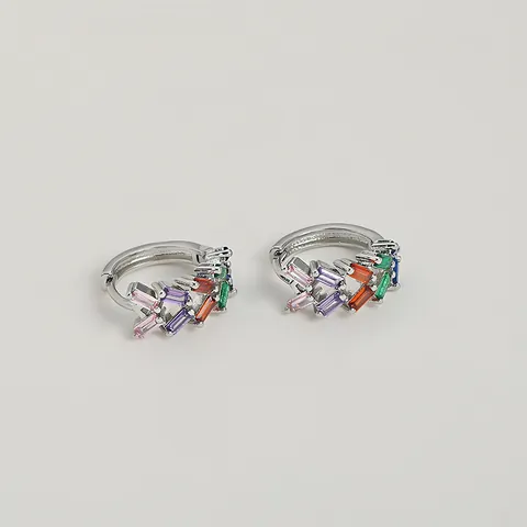 Orecchini a Cerchio in Rame a Forma di C Geometrici con Zirconi Colorati Taglio Baguette Arcobaleno Orecchini Huggie Donna
