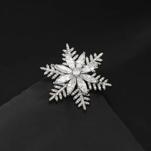 Lussuosa Spilla a Fiocco di Neve Rotante per Donna in Rame con Zirconia Intarsiata Elegante Regalo di Natale Invernale per Cappotto
