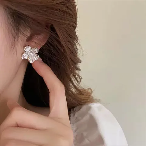 Eleganti Orecchini a Bottone a Forma di Fiore Per Donna Placcati in Oro 14K Rame Zirconia Perla Artificial Sintetica Gioielli Raffinati