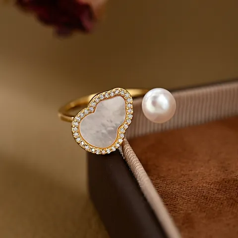 Anello Aperto in Rame Placcato Oro Stile Orientale Per Donna Con Zucca In Madreperla E Perla de Agua Dulce D'Acqua Dolce Regolabile
