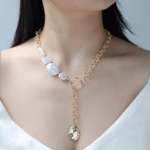 Collezione di Collana e Orecchini con Künstliche Perle Barocche Vintage per Donna Catena a Maglie in Lega Dorata Chiusura Toggle Gioielli