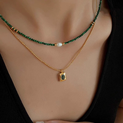 Collana in Rame Placcato Oro con Perline Effetto Malachite e Perla de Agua Dulce d'Acqua Dolce e Pendente in Zirconia Verde Smeraldo Gioielli Donna