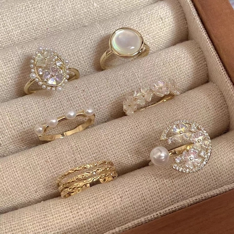 Vintage Alloy Artificial Pearl Flower Open Ring For Women Niche Minimalist Rhinestone Adjustable Finger Ring Fashion Jewelry Gift