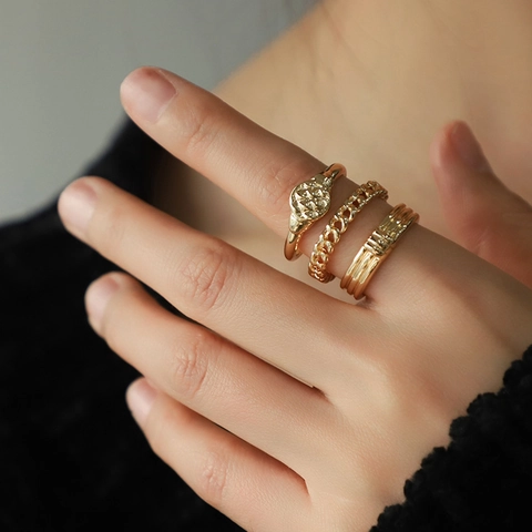Vintage Gold Alloy Ring Set For Women Geometric Chunky Chain Signet Rings With Black Rhinestone Decorative Jewelry Gift