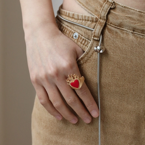 Vintage Matte Gold Alloy Red Heart Flame Crown Adjustable Stretch Ring For Women Retro Ethnic Style Statement Finger Jewelry
