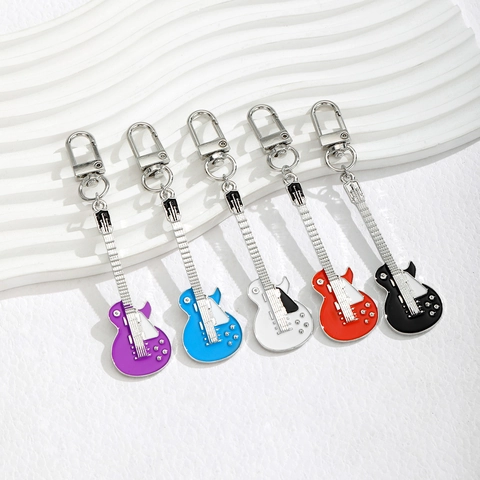 Creative Electric Guitar Shaped Alloy Enamel Keychain Musical Instrument Bag Charm Pendant For Music Lovers Gift
