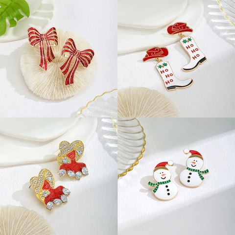 Weihnachten Legierung Emaille Tropföl Ohrringe Rot Schleife Schneemann Cowboy Stiefel Persönlichkeit Mädchen Strass Festlicher Schmuck Für Damen