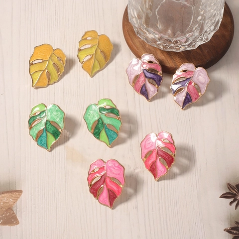 Vintage Tropical Monstera Leaf Stud Earrings For Women Hollow Alloy Enamel Drip Oil Plant Earrings Fashion Summer Jewelry Gift