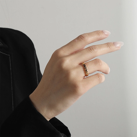 Women's Fashion Hollow Out Dollar Sign Ring Titanium Steel 18K Gold Plated Niche Design Personalized Coin Symbol Finger Ring Jewelry