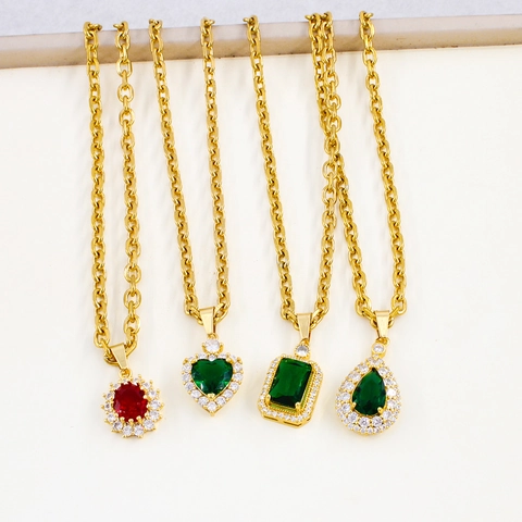 Collana con Pendente in Zirconia Verde Smeraldo in Acciaio Inossidabile Placcato Oro 18K Vintage per Donna Gioielli Eleganti
