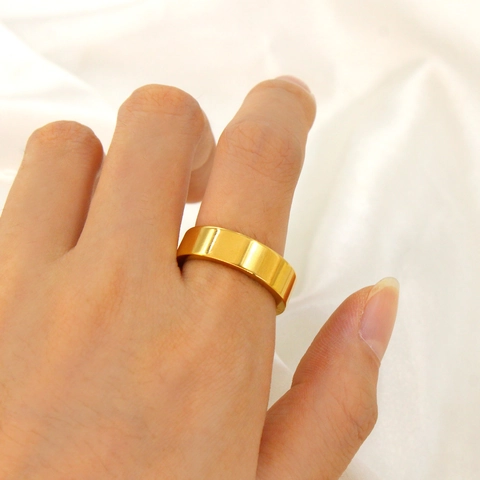 Minimalist Polished Stainless Steel Gold Plated Band Ring For Women Plain Finger Ring Fashion Everyday Jewelry Gift