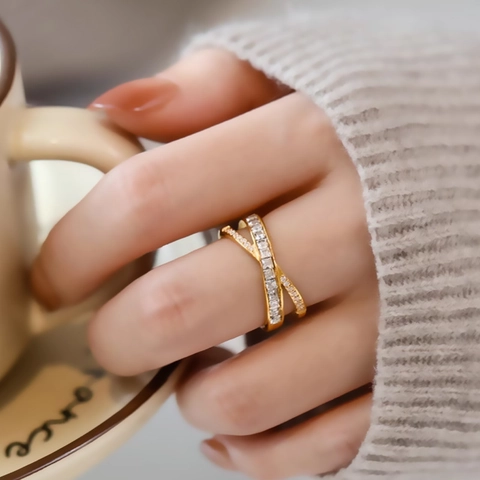 Elegant Titanium Steel Zircon Cross Inlaid Ring For Women Fashion Gold Silver Plated Niche Design Finger Ring Jewelry