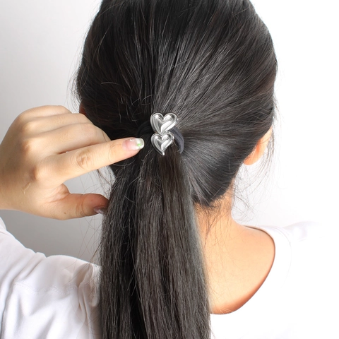 Chouchous Cheveux Vintage en Acier Inoxydable Cœur pour Femmes Mode Double Cœur Pendentif Élastiques Cheveux Accessoires