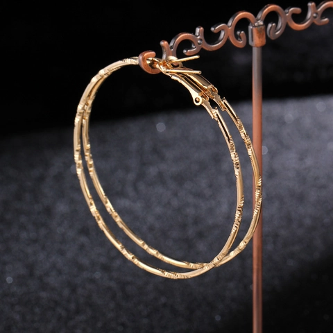 Mode Legierung Bambustextur Ohrringe Für Damen Große Kreise Personalisierte Schmuck Mit Edelstahl Ohrstecker-Stift
