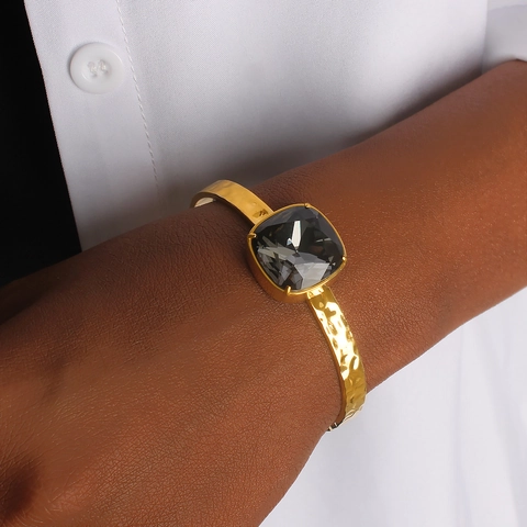 PVD 18K Gold Plated Stainless Steel Hammered Cuff Bracelet With Square Gray Crystal Vintage Adjustable Jewelry For Women