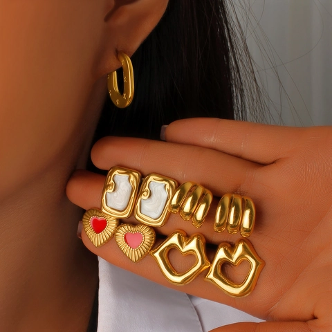 Boucles d'Oreilles à la Mode en Acier Inoxydable pour Femmes Boucles d'Oreilles Clous en Forme de Cœur Géométrique et de Lèvre Plaquées Or Bijoux de Banlieue Rétro Légers