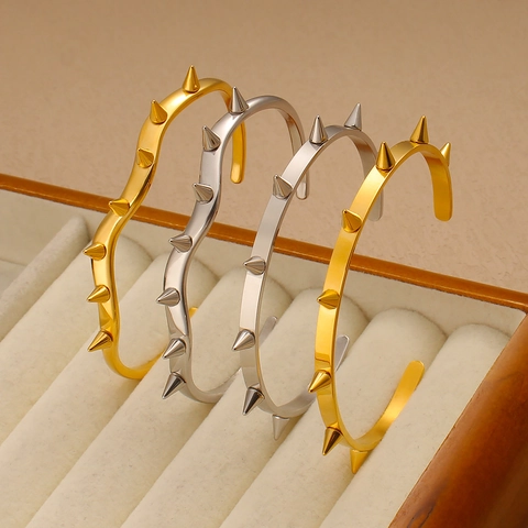 Bracciale Rigido Aperto Punk in Acciaio al Titanio con Rivetti Moda Lusso Oro Argento Galvanico con Frange di Catena Regolabile per Donna Uomo Gioielli