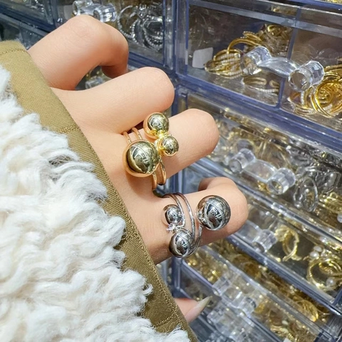 Minimalistische 18K Vergulde Koperen Planeet Open Ring Voor Vrouwen Geometrische Drie Metalen Bollen Verstelbaar Mode Sieraden Cadeau