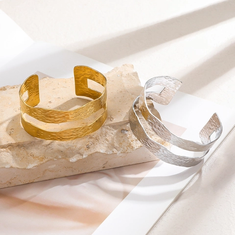 Gehamerde Roestvrij Stalen Armband Voor Vrouwen 18K Verguld Dubbellaags Open Manchetarmband Waterdicht Mode Sieraden