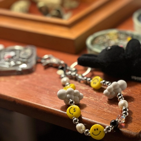 Handmade Beaded Phone Strap Smile Face White Cloud Imitation Artificial Pearl Lanyard Charm Wrist Strap For Women Phone Accessory