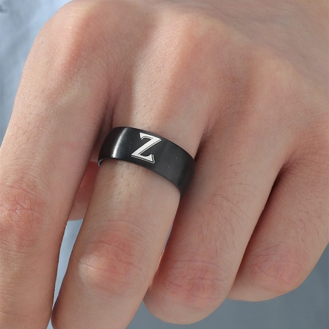 Anillo con Letra del Alfabeto de Acero Inoxidable Retro Anillo de Banda Redonda Negro Mate para Hombre Mujer Joyería de Moda
