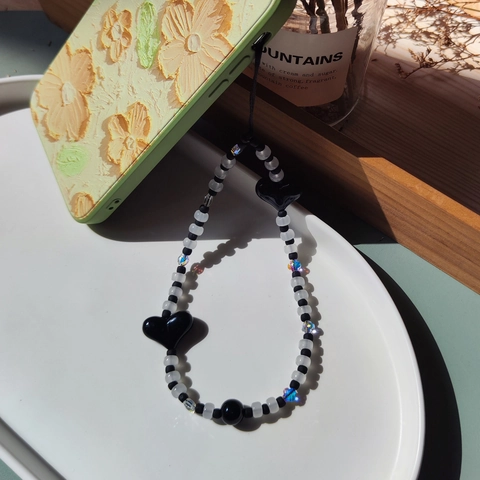 Handmade Beaded Phone Strap With Acrylic Heart Charm Glass Beads Phone Chain For Women Anti-lost Lanyard Accessory