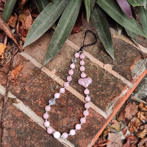 Handmade Rose Quartz Beaded Phone Charm Heart Crystal Glass Phone Lanyard For Women Pink Beads Tech Accessories Phone Decor