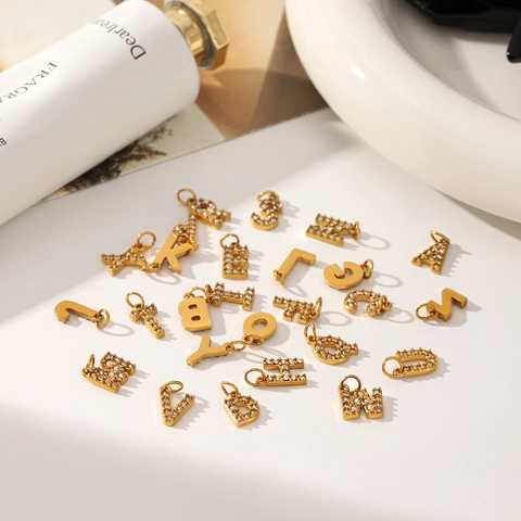 Ciondolo Alfabeto 26 Lettere Inglesi in Acciaio Inossidabile Placcato Oro 18K Con Strass Accessori per Gioielli Fai da Te Donna