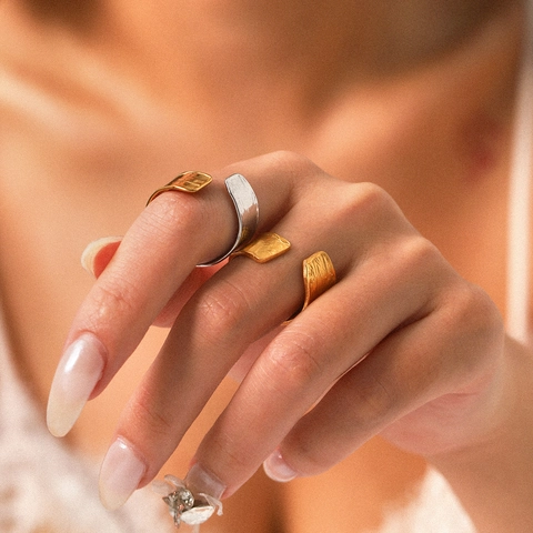 Anello Aperto Martellato in Acciaio Inossidabile per Donna Oro Argento Bicolore Regolabile Onda Geometrica Increspata Gioielli